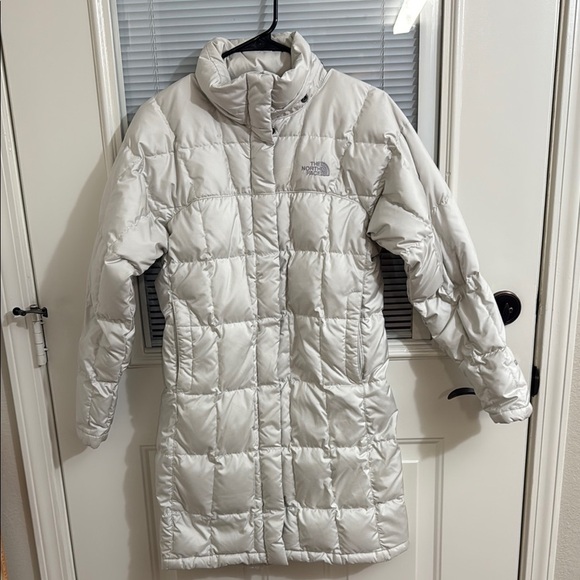 The North Face Jackets & Blazers - Women’s The North Face White Long Puffer Jacket Insulated Size XS